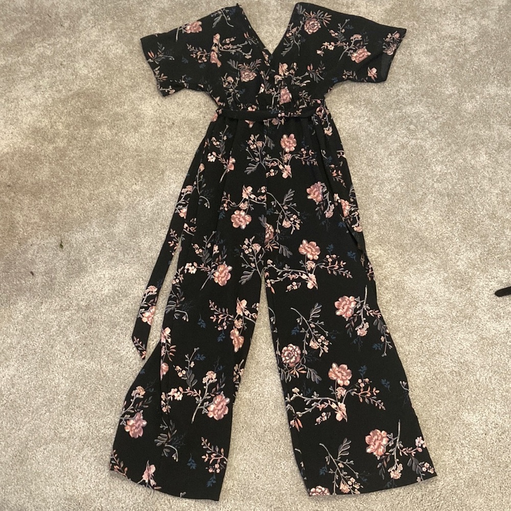 Rue21 Floral Jumpsuit (NEVER WORN)